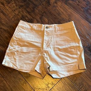 Old Navy everyday short high rise Size 4 khaki color 4” inseam
